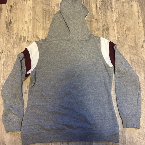 Women’s VT pullover size medium - Picture 4 of 4